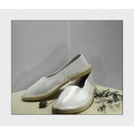 Тапочки кожаные чувяки белые