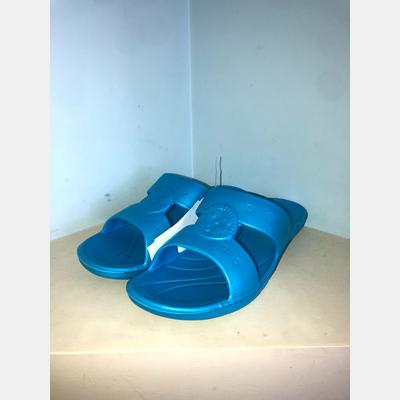 Универсальные сланцы 